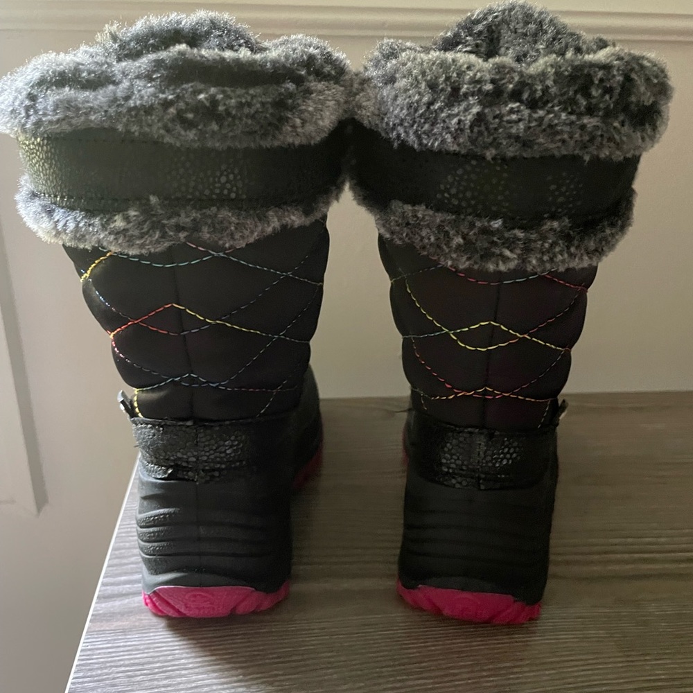 New Kamik toddler snow boot size 8